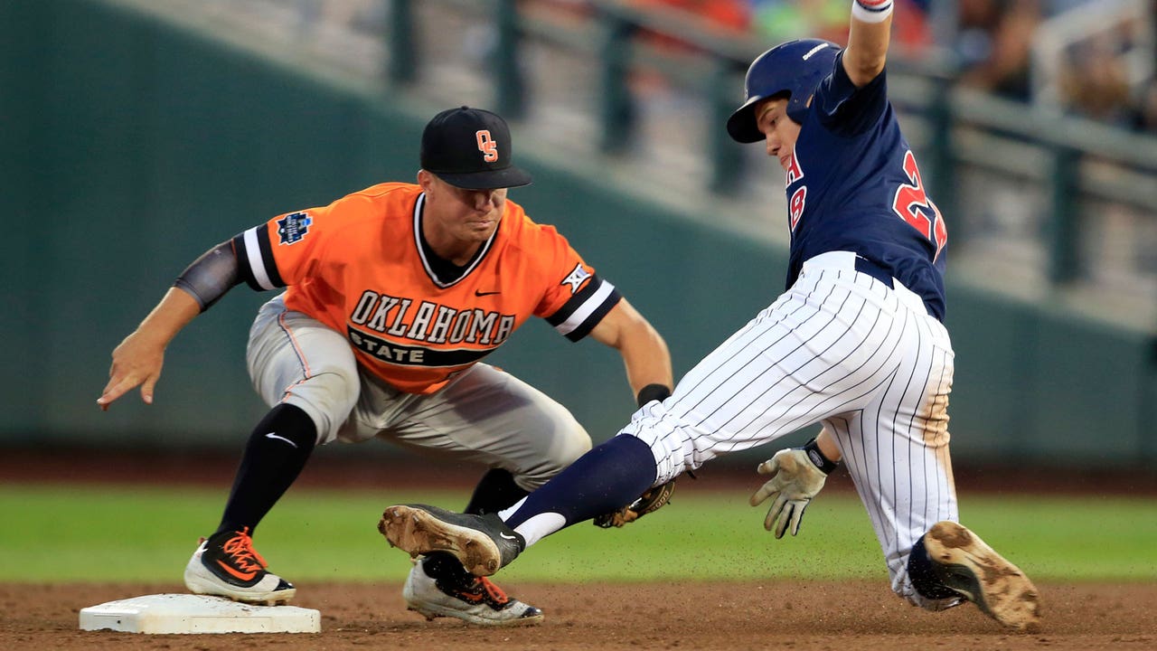 Arizona falls into loser's bracket with 1-0 loss to Oklahoma St.
